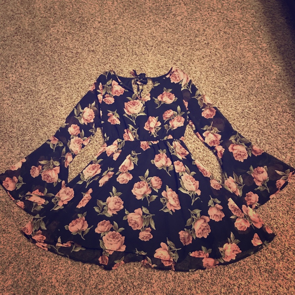 Gorgeous bell sleeved dress